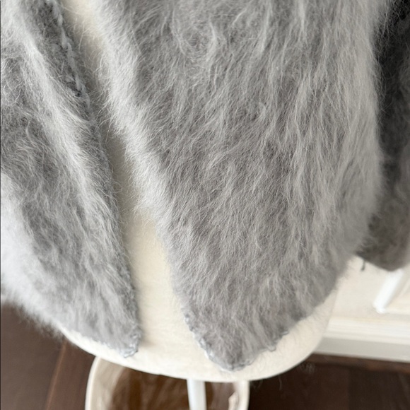 Soft Fuzzy Gray 💯 angora Cardigan, hand knitted - Picture 14 of 16